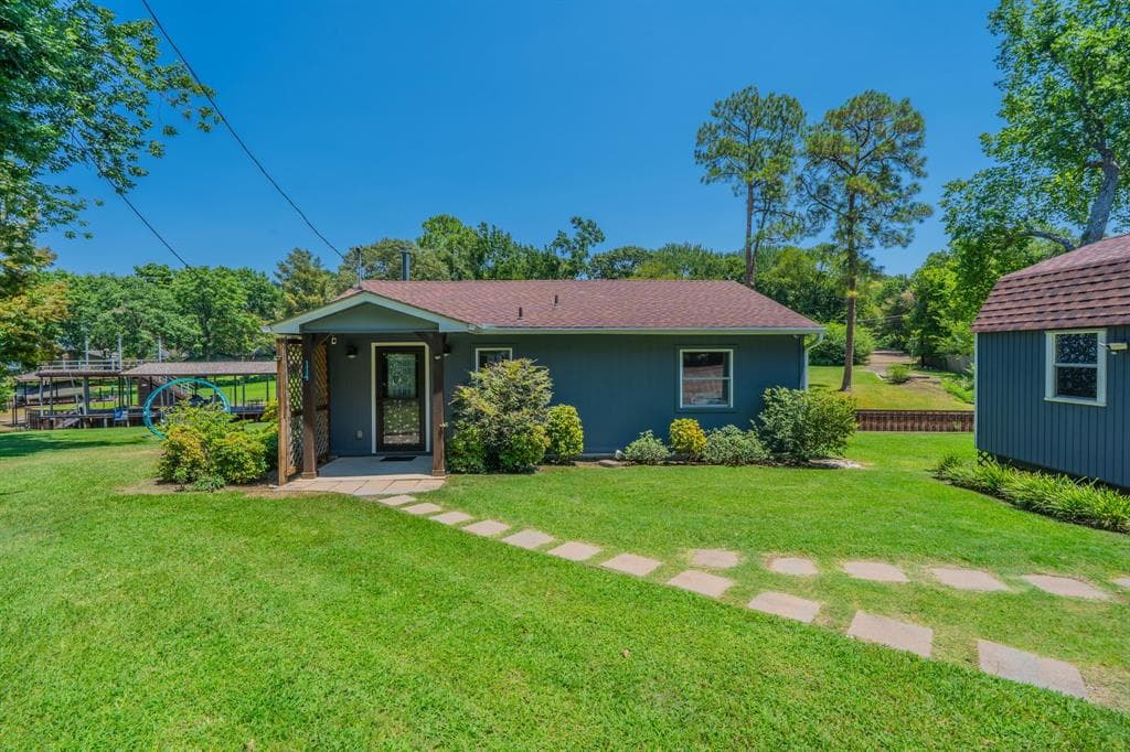 114 Baywood Blvd
