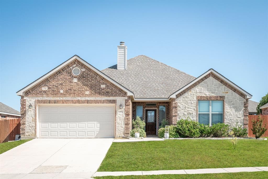 4916 Lakepark Dr