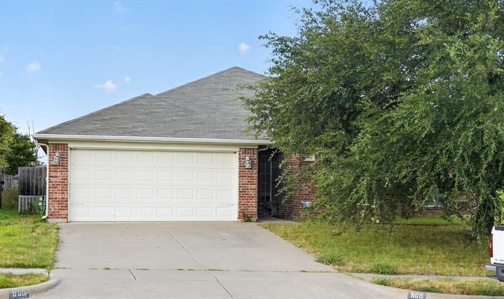 900 Mistflower Ave