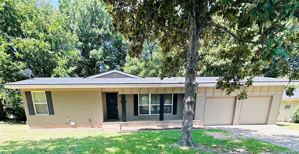 902 Crestview Dr