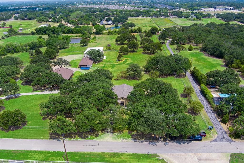 703 Robin Ln