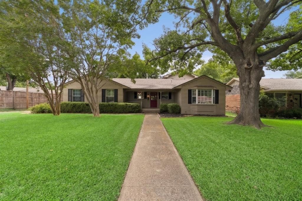 9314 Livenshire Dr