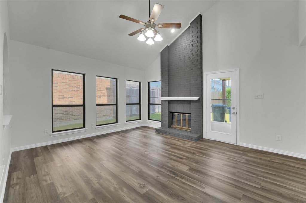 2116 Holly Hill Ln