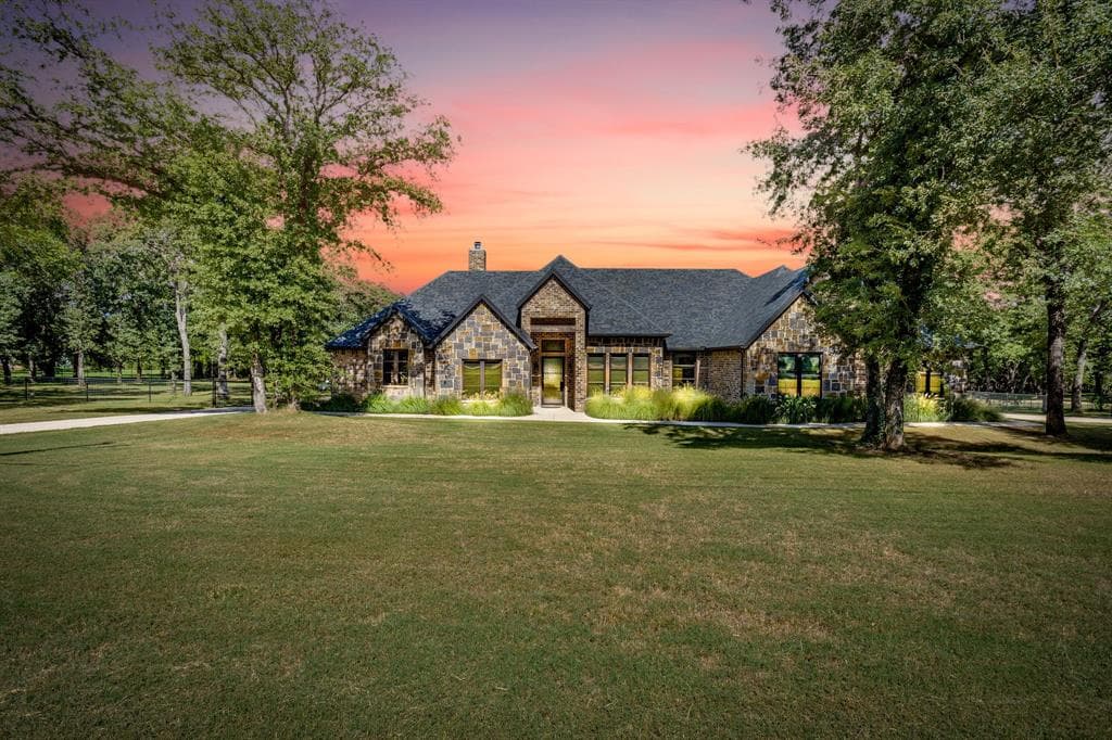 3131 Trailwood Dr E