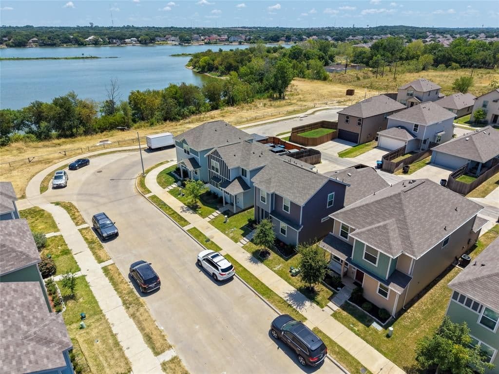 5724 Topwater Trl