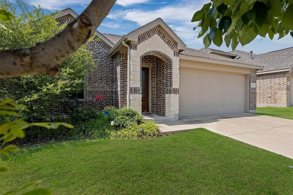 809 Spruce Ln