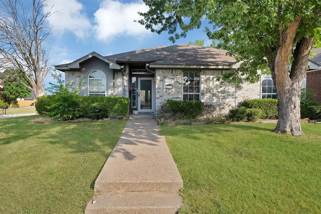 2137 Emerald Oaks