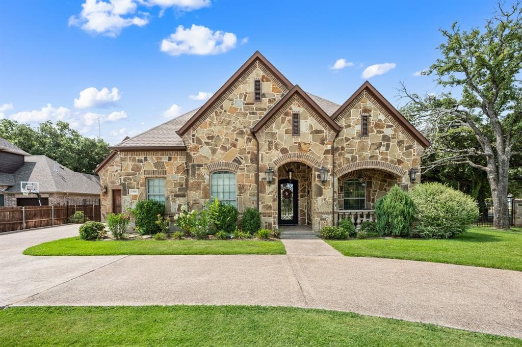 3300 Alexandria Ct