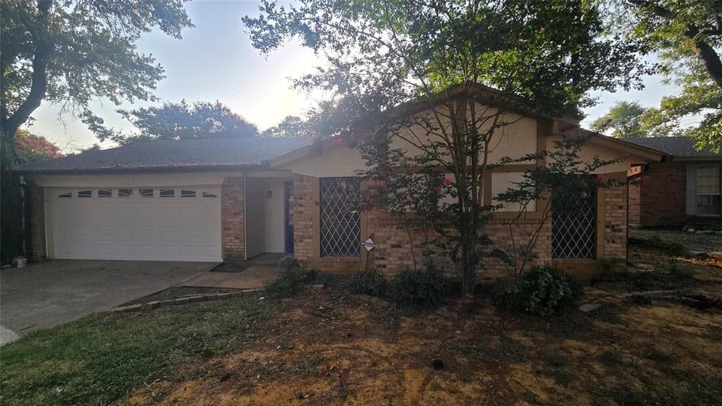 1117 Blue Carriage Ln N