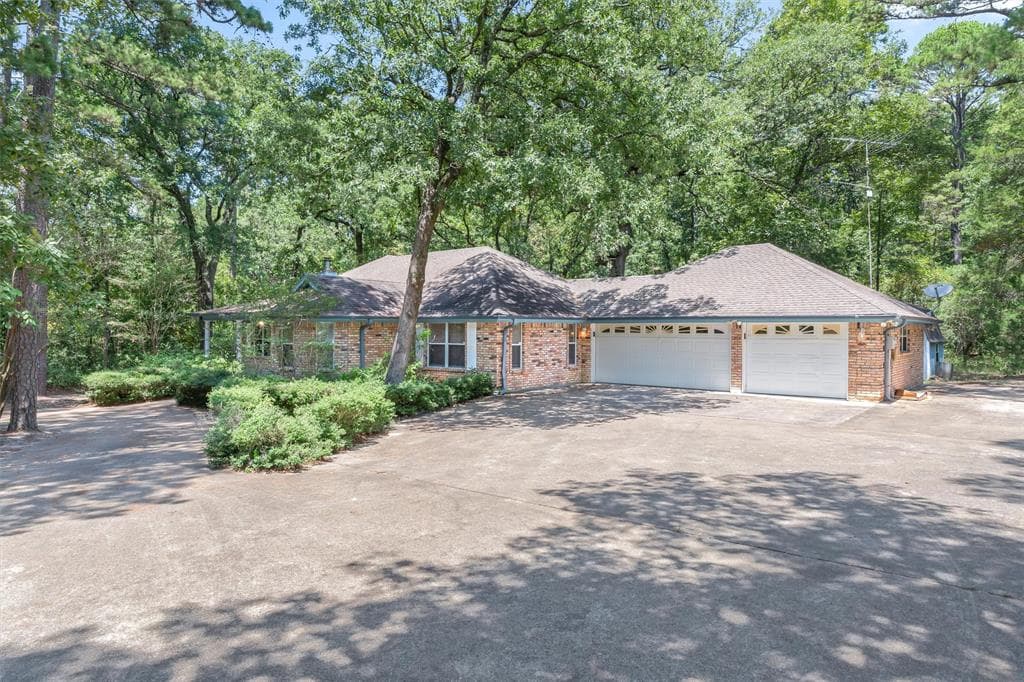 190 Blue Water Ln