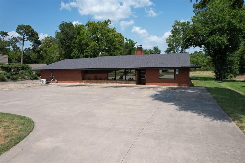 614 Oak Ave