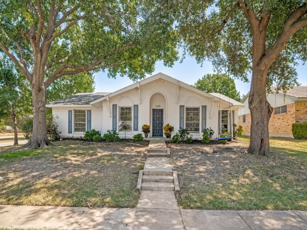2600 Montclair Ln