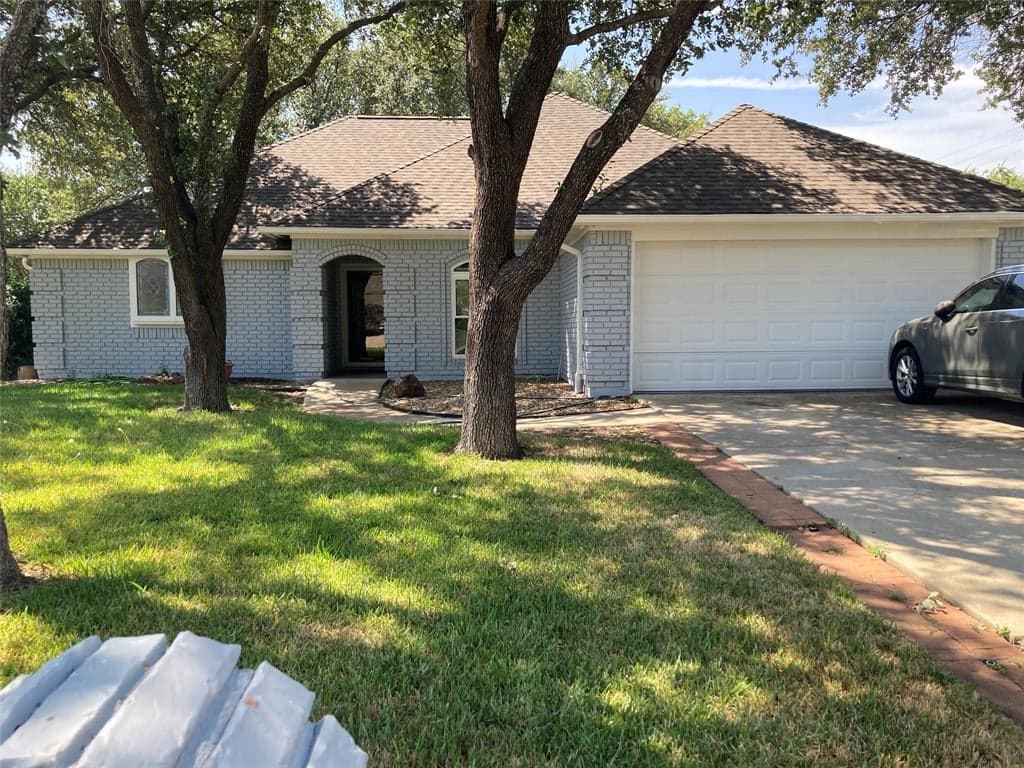 694 Wisteria Dr