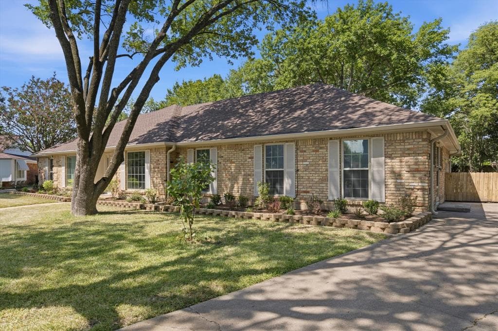 5709 Silver Lake Cir