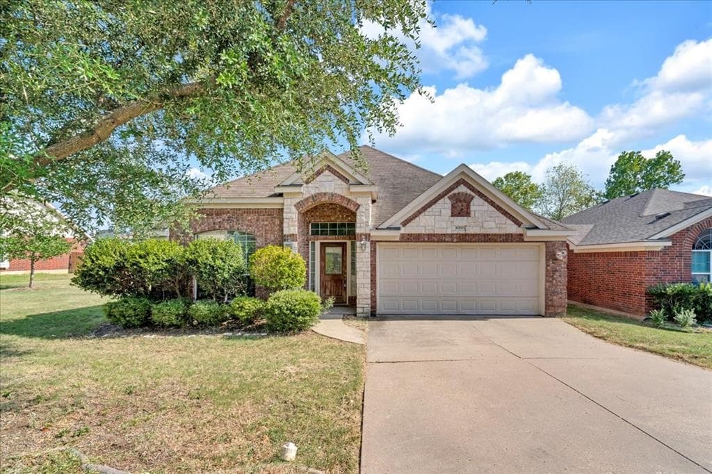4801 Summer Oaks Ln