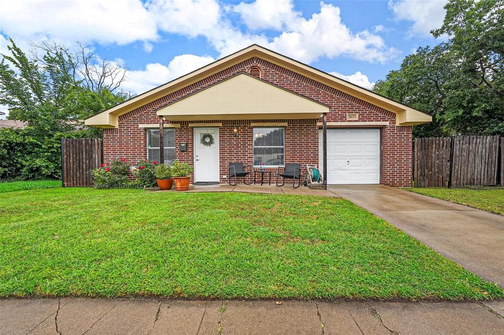2833 Gordon Ave