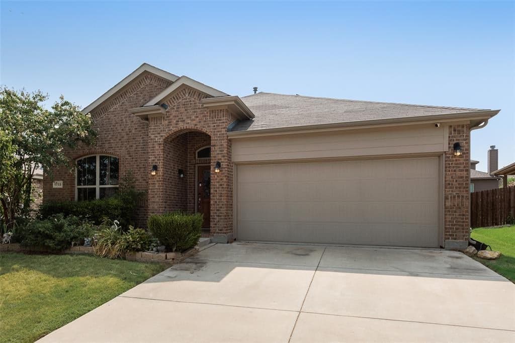 1733 Falling Star Dr