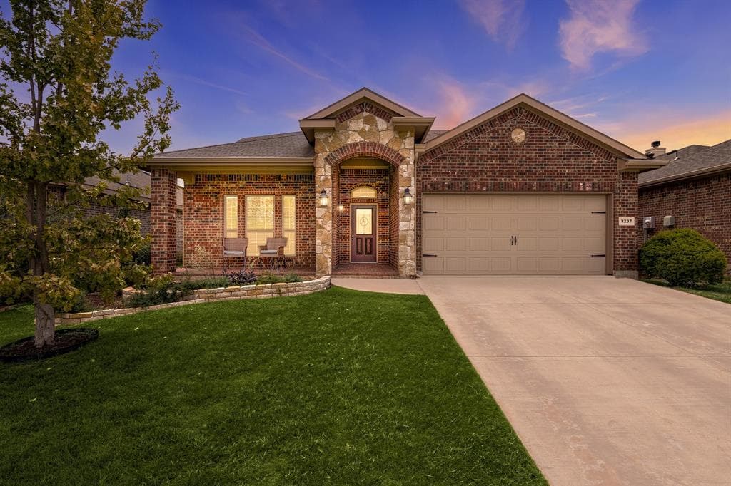 3237 Tamarack Ln