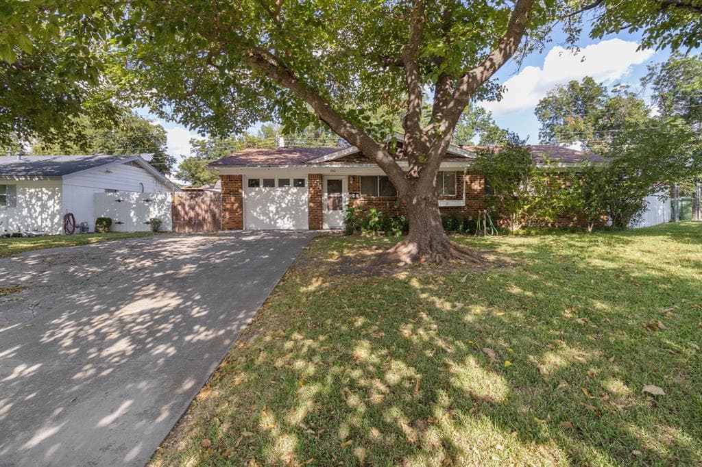 840 Comal Ave
