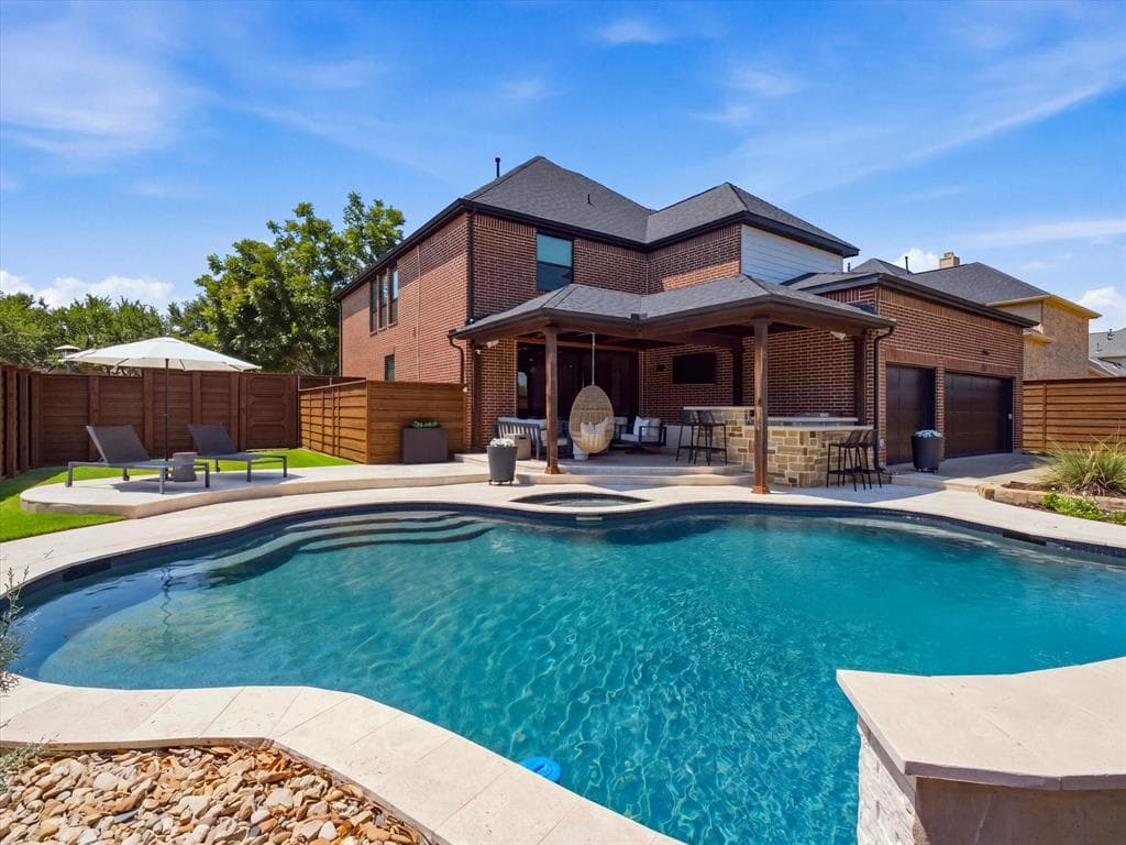 1392 Crockett Dr