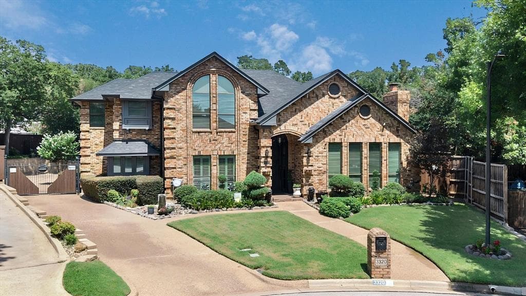 3320 Thorntree Ct