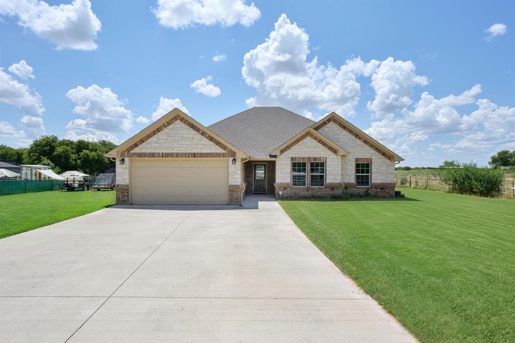 3213 Falcon Dr