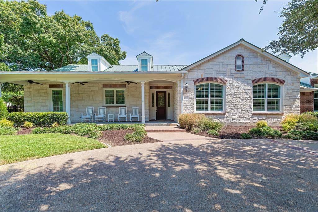 2707 Farmers Branch Ln