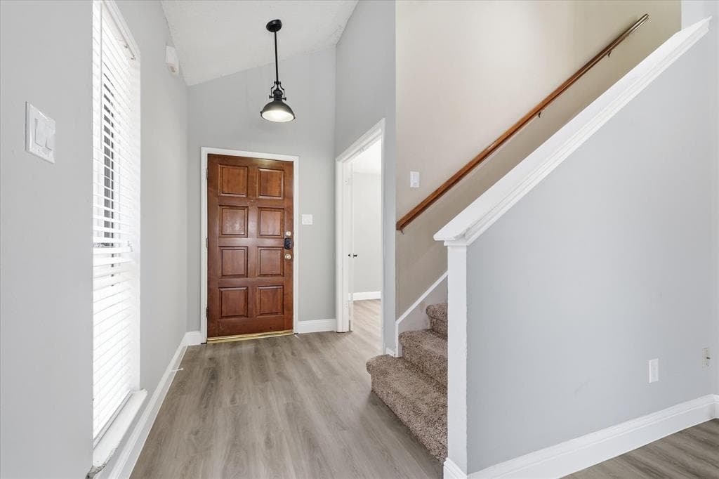 2909 Menlo Park Ln
