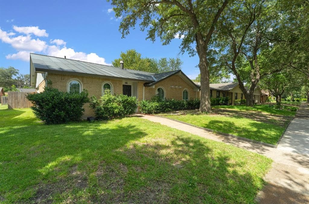 4222 Foliage Dr