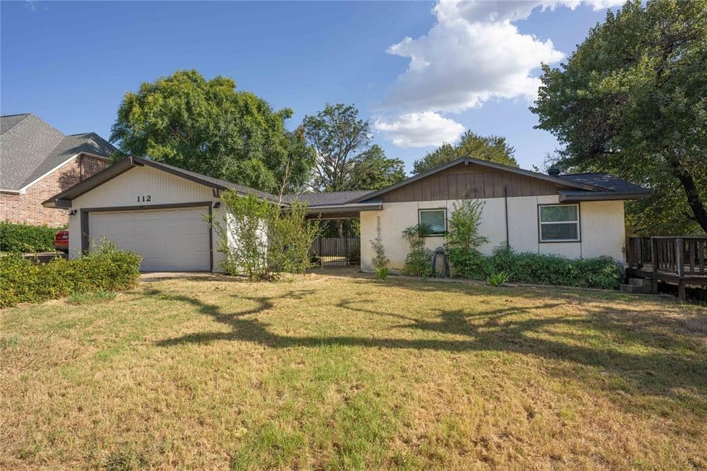 112 Oaktree Dr