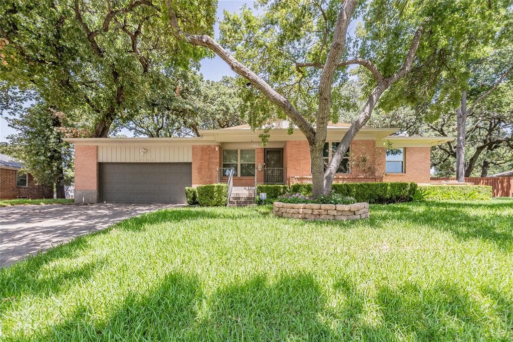 1233 Fair Oaks Dr