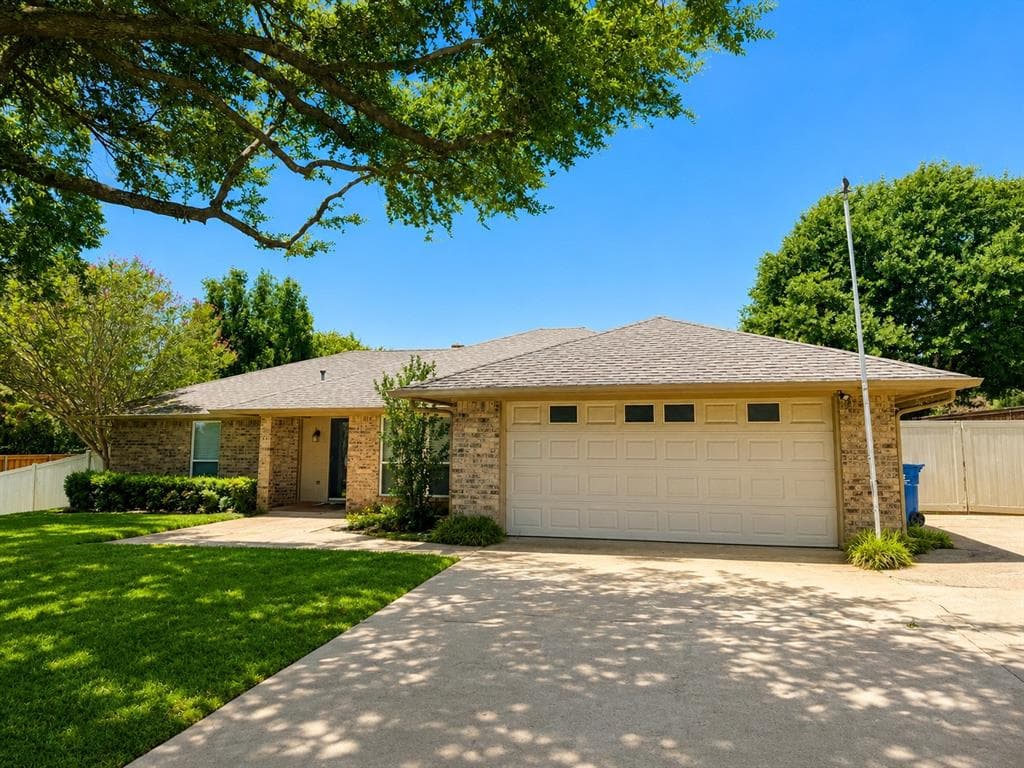 3313 Lakeview Dr