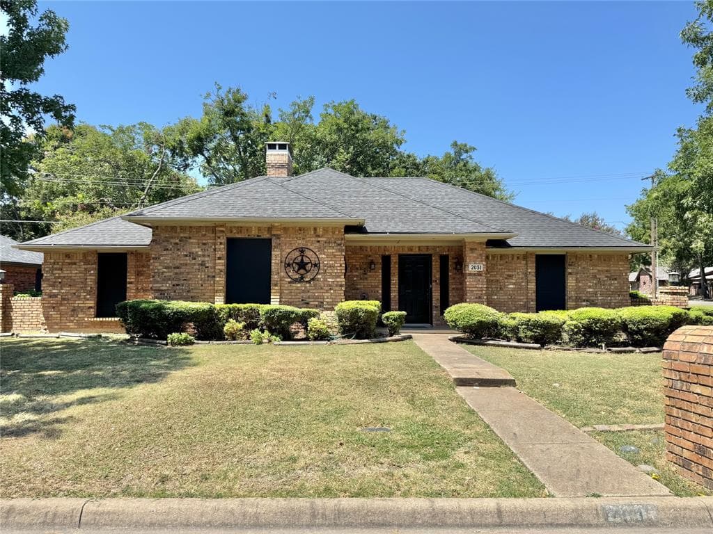 2031 Pecan St