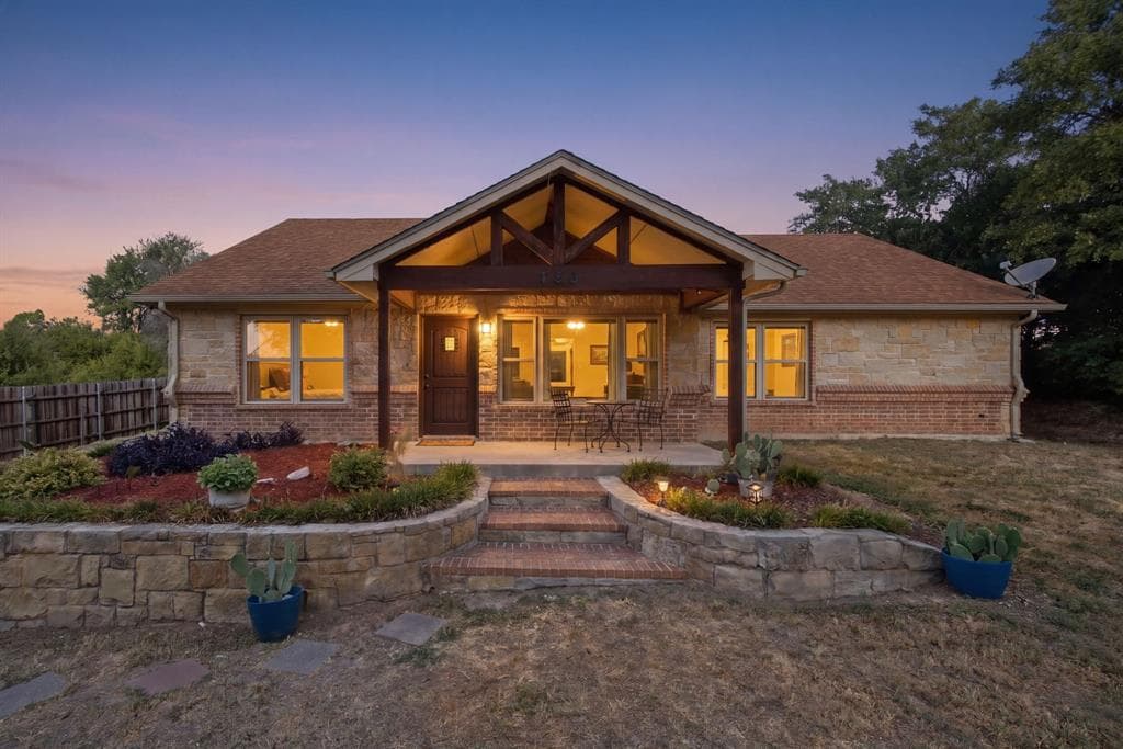 328 Silver Ln