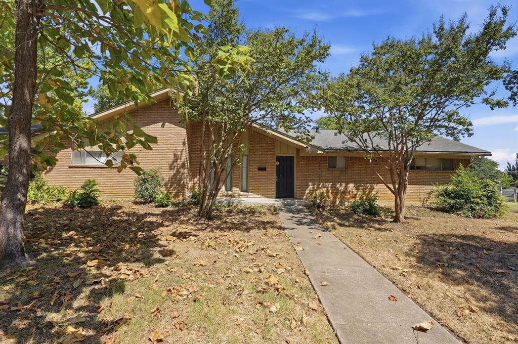 417 Lakeside Dr