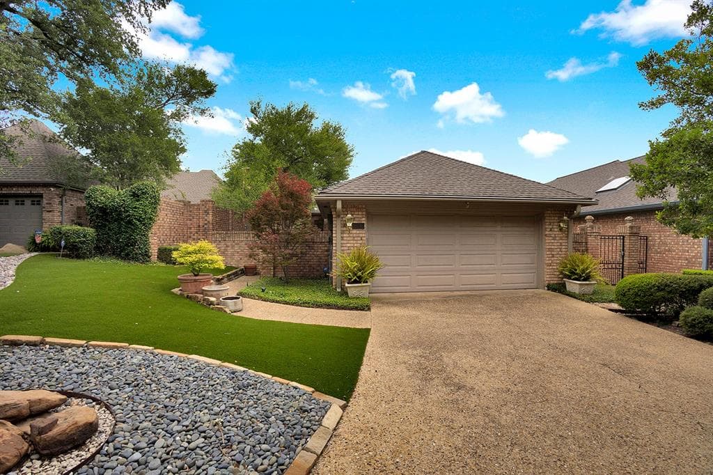 16046 Chalfont Cir