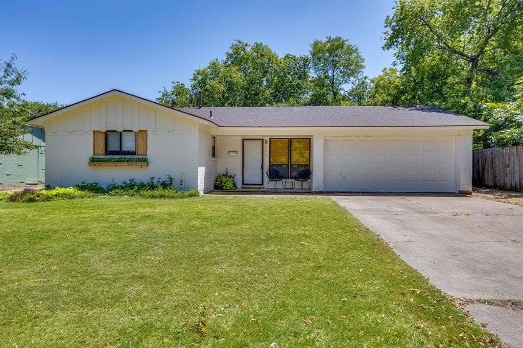 405 Lena Ln