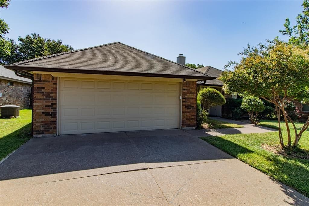 8220 Willis Ln