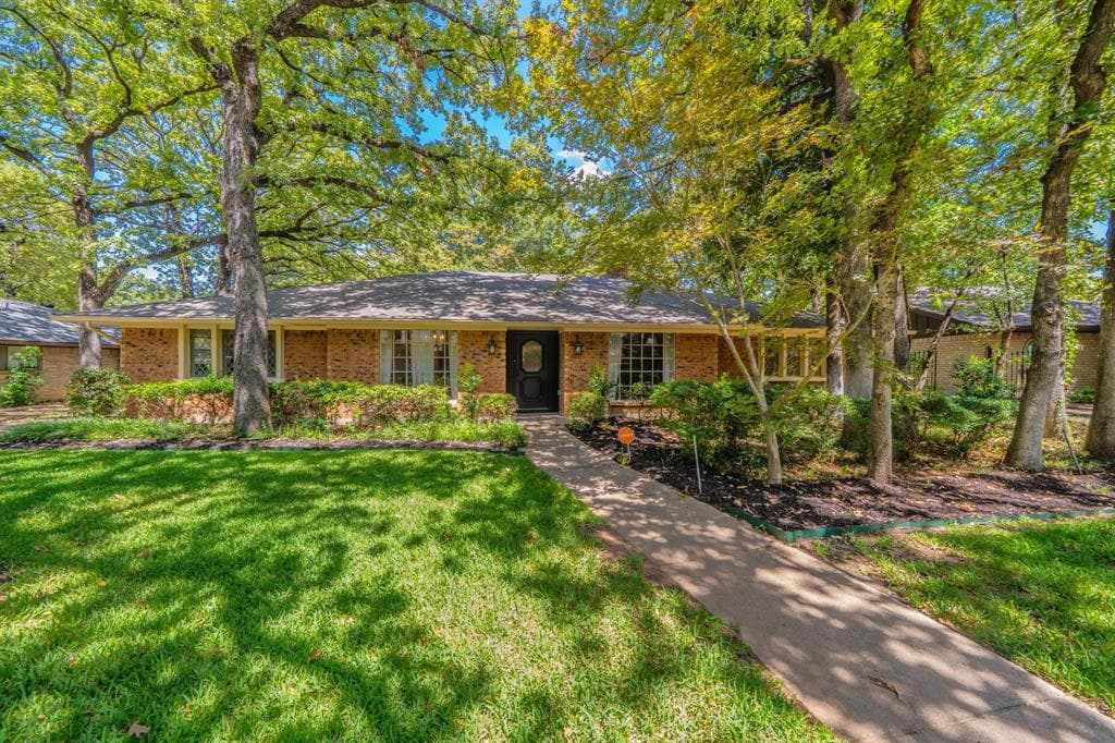 1803 Oak Grove Dr