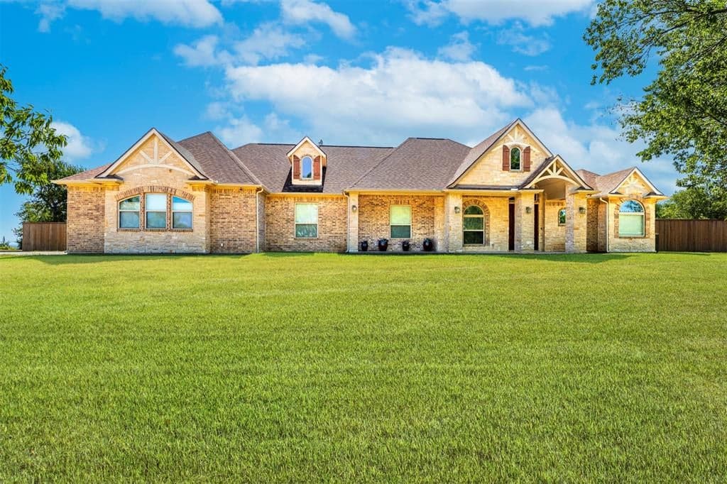 223 E Bay Dr
