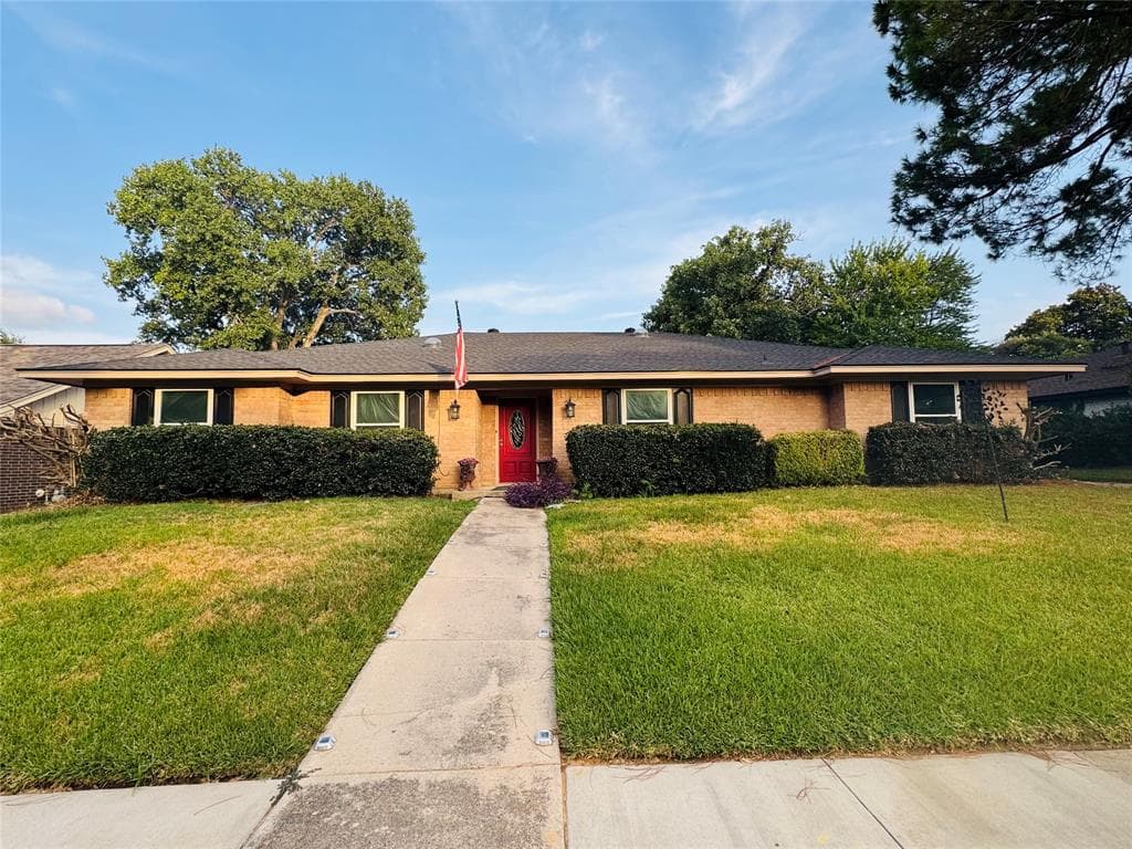 1807 Holm Oak St
