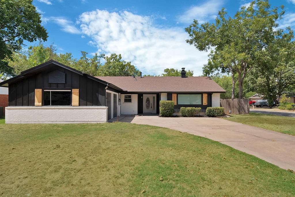 2505 Hollywood Dr