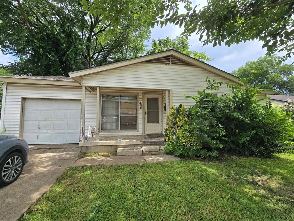 745 Fairwood Dr