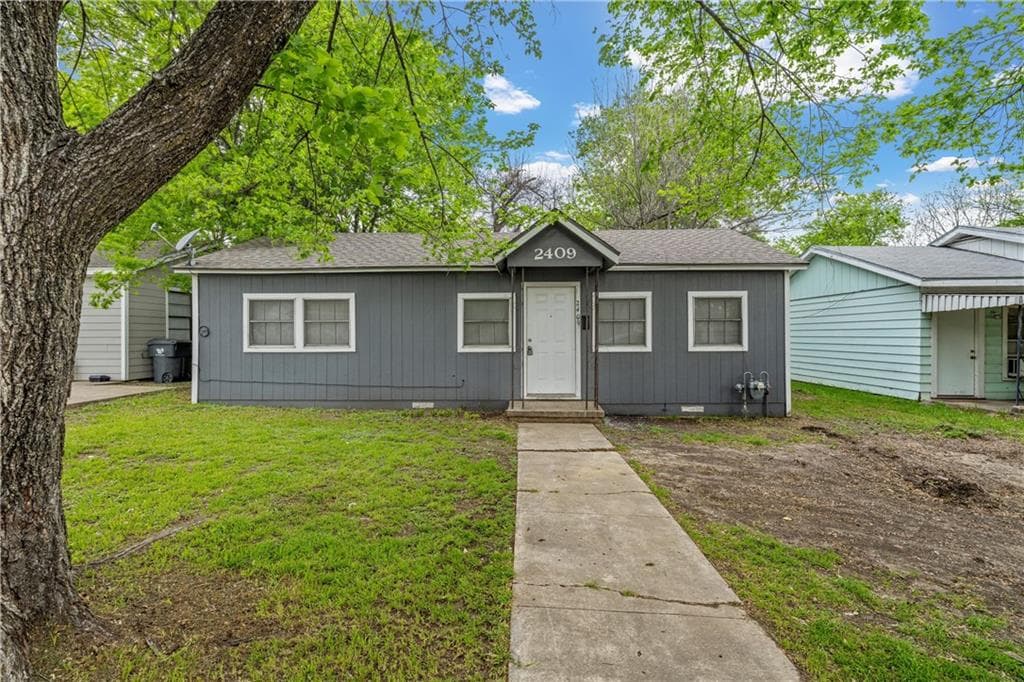 2409 Lyle Ave