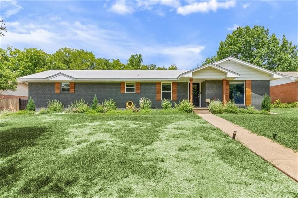733 Gaywood Dr