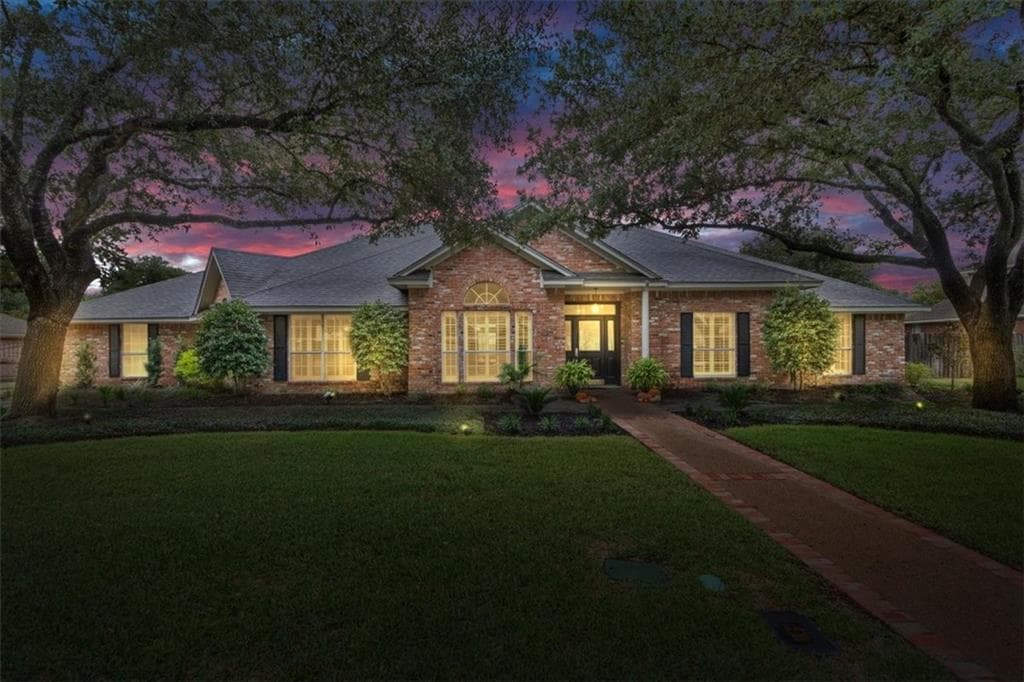 10011 Treeline Dr