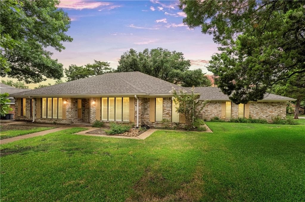 210 Trailwood Dr