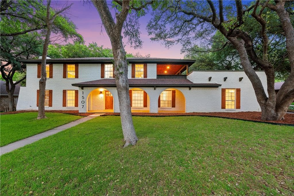 1507 Oak Hollow Dr