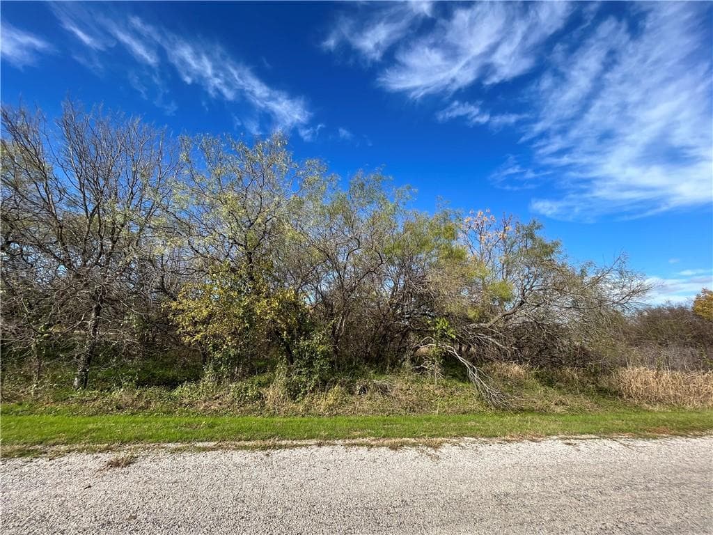 23030 Westmeadow Dr