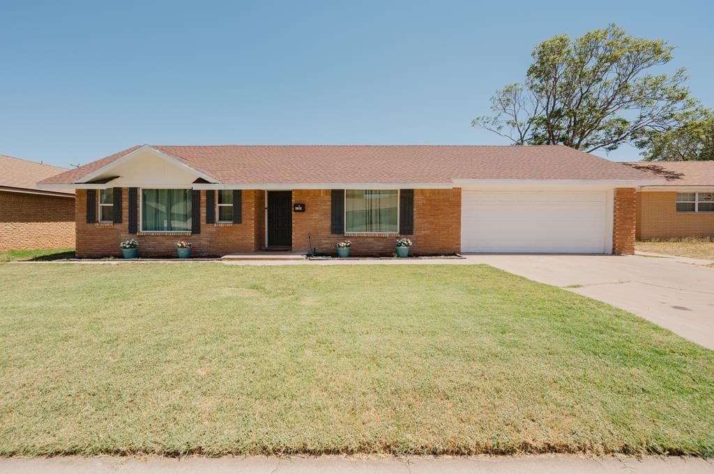3912 E Everglade Ave